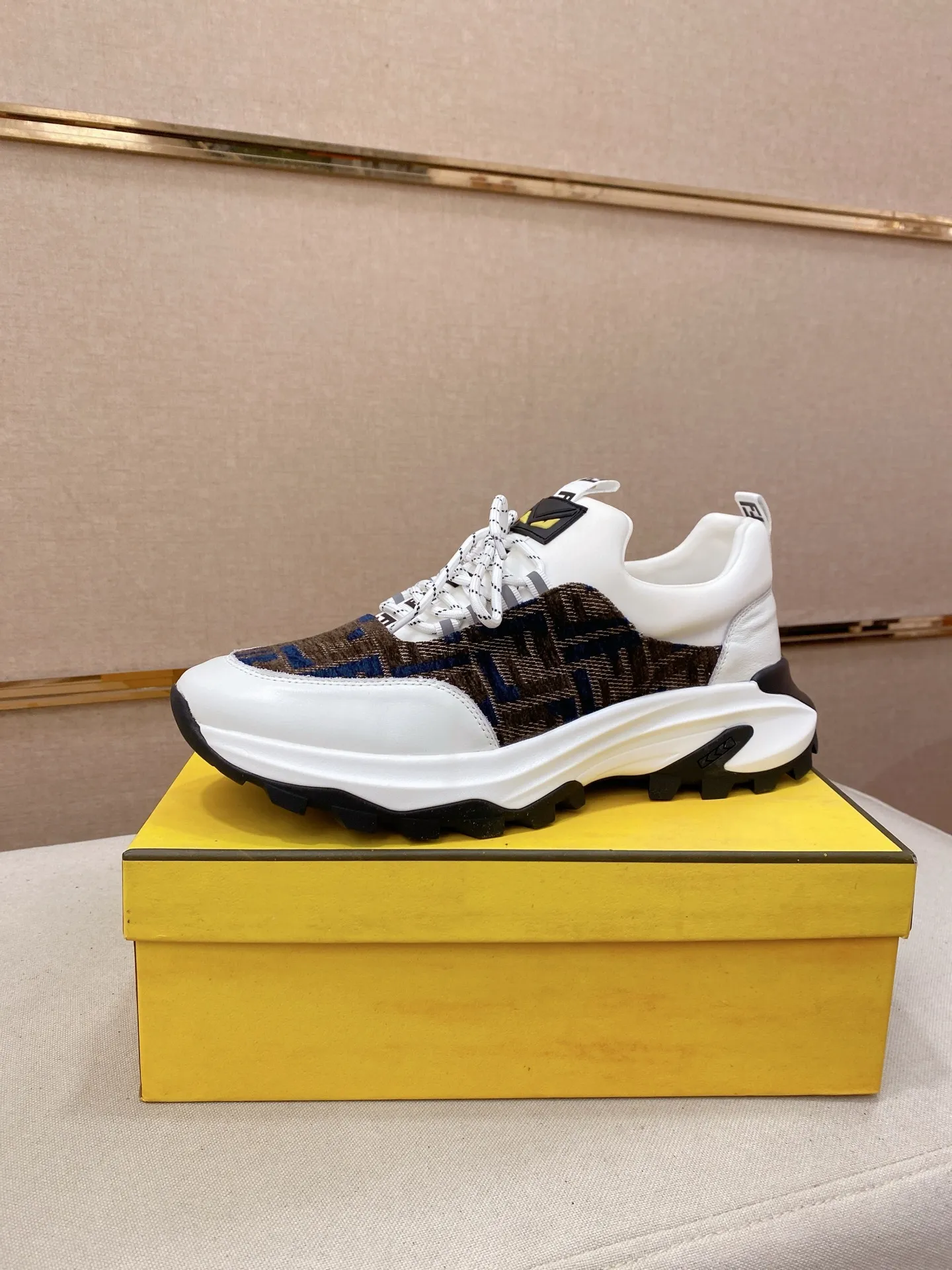 Men's shoes 💰 462💰 (fendi) New style 👊🏻 upper 🇮🇹 imported cowhide fabric 🇩🇪 lining imported sheepskin lining. The original outsole is molded to highlight the identity of every man, and the upper foot is elegant and stable🚶🏻🚶🏻The high-end custom counters reproduce the original version📯No matter the wind or rain, the shoe last remains unchanged and can withstand the verification of time🔍️,🔵 Size: 38-44